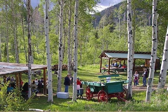 Parade Rest Ranch West Yellowstone Ngoại thất bức ảnh