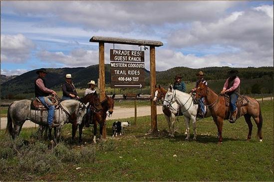 Parade Rest Ranch West Yellowstone Ngoại thất bức ảnh