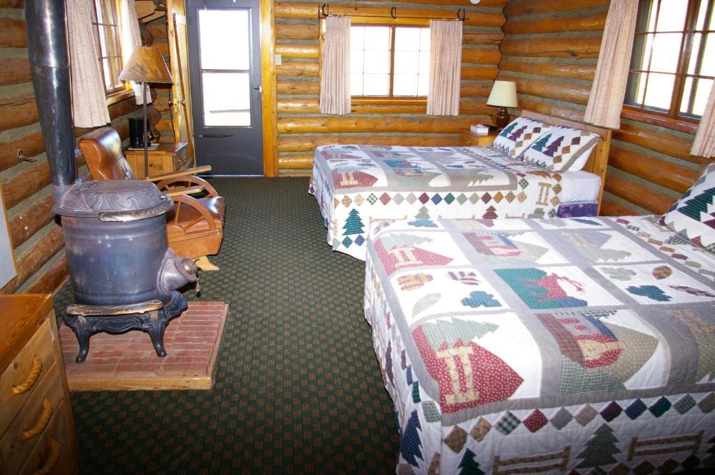 Parade Rest Ranch West Yellowstone Phòng bức ảnh