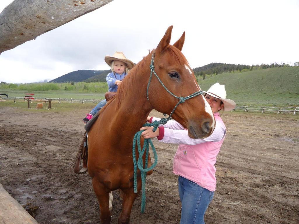 Parade Rest Ranch West Yellowstone Ngoại thất bức ảnh